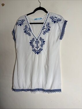 Solitaire White V-Neck Tunic with Blue Embroidery